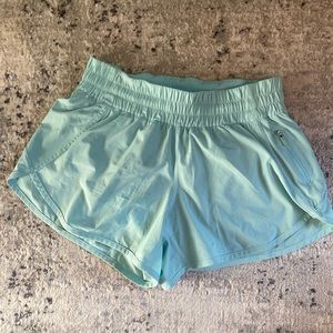 Lululemon Tracker LR Short 4” Lined